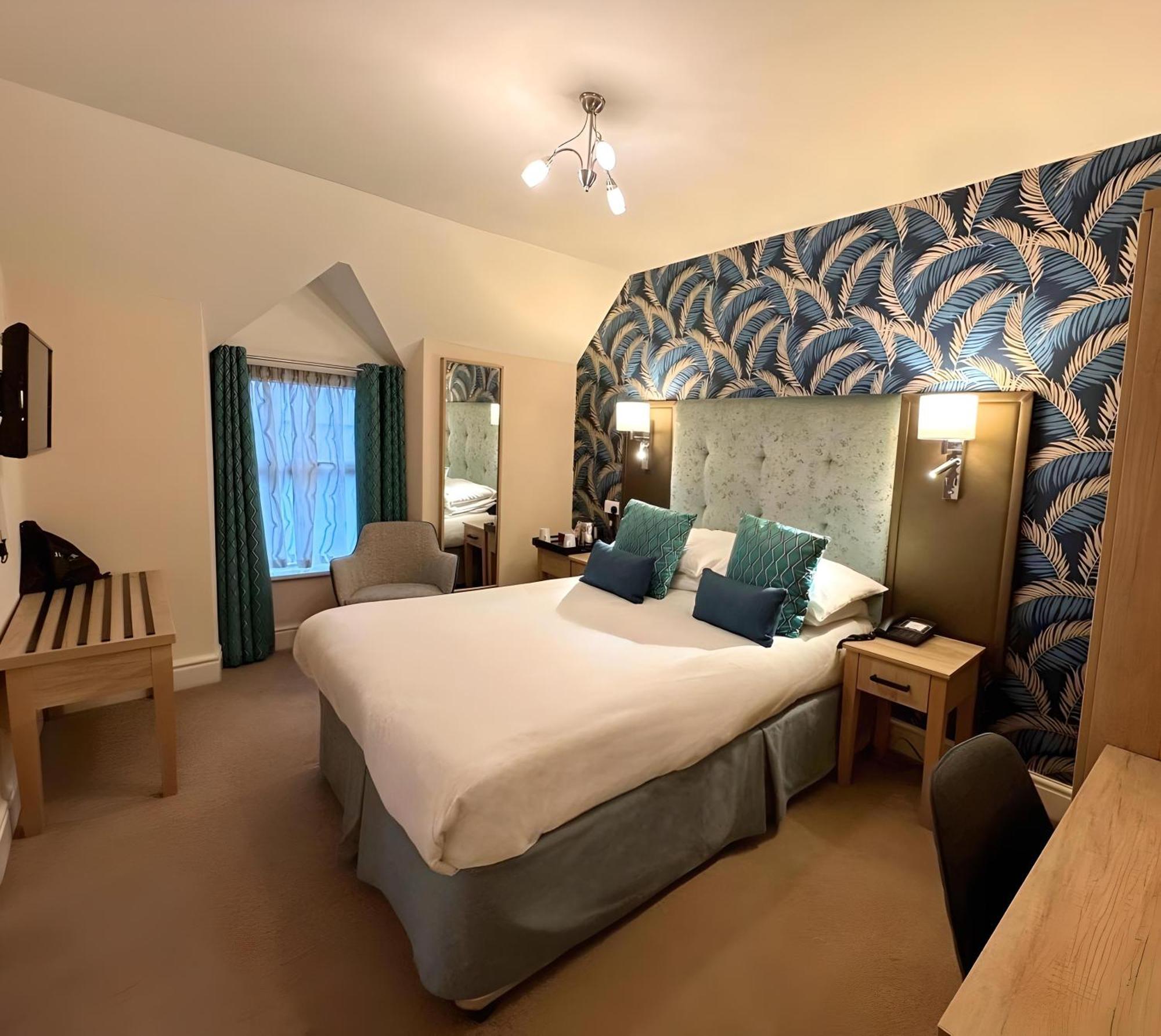 Caerwylan Hotel Крикайет Экстерьер фото